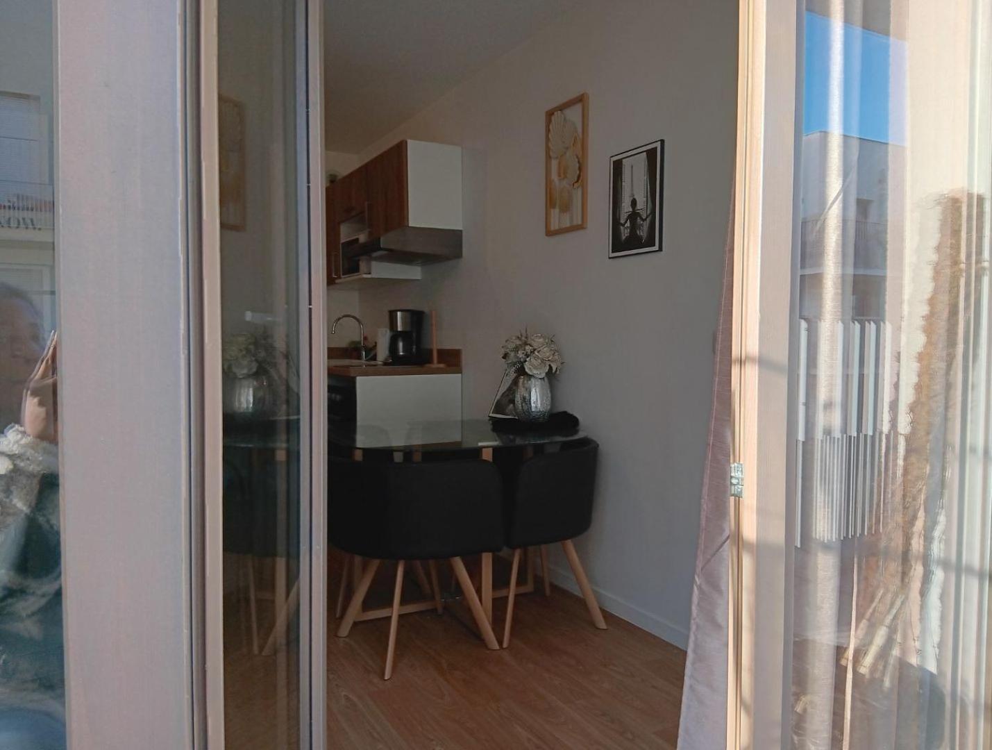 Destiny Appart' Paris -Beauvais-Orly- Podcasts- Stade De France Stains Luaran gambar